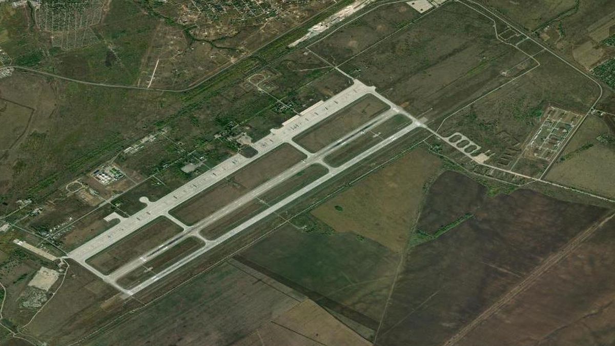 Zdjęcie satelitarne bazy lotniczej Engels-2