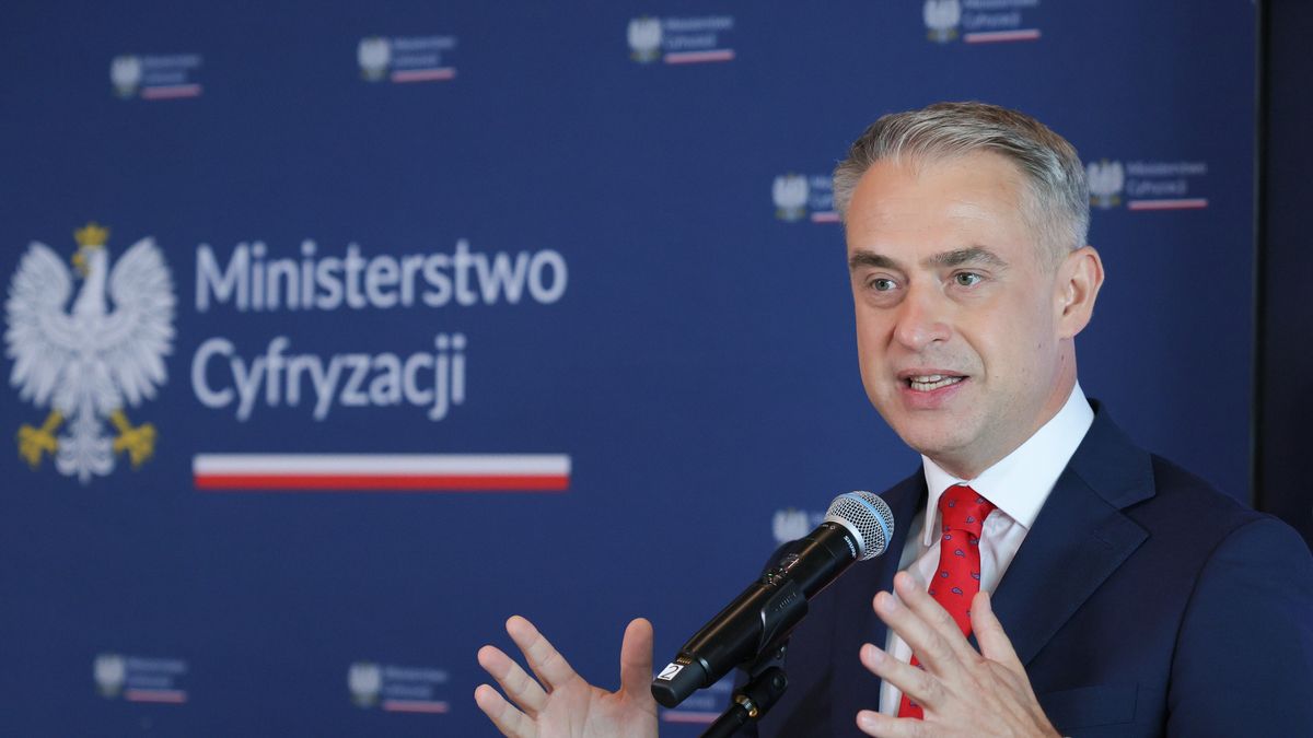 Warszawa, 12.08.2026. Wicepremier, minister cyfryzacji Krzysztof Gawkowski podczas konferencji prasowej w Warszawie, 12 bm. Temat konferencji: "Cyfryzacja i bezpieczeństwo ? szansa na rozwój polskich przedsiębiorców". (sko) PAP/Paweł Supernak