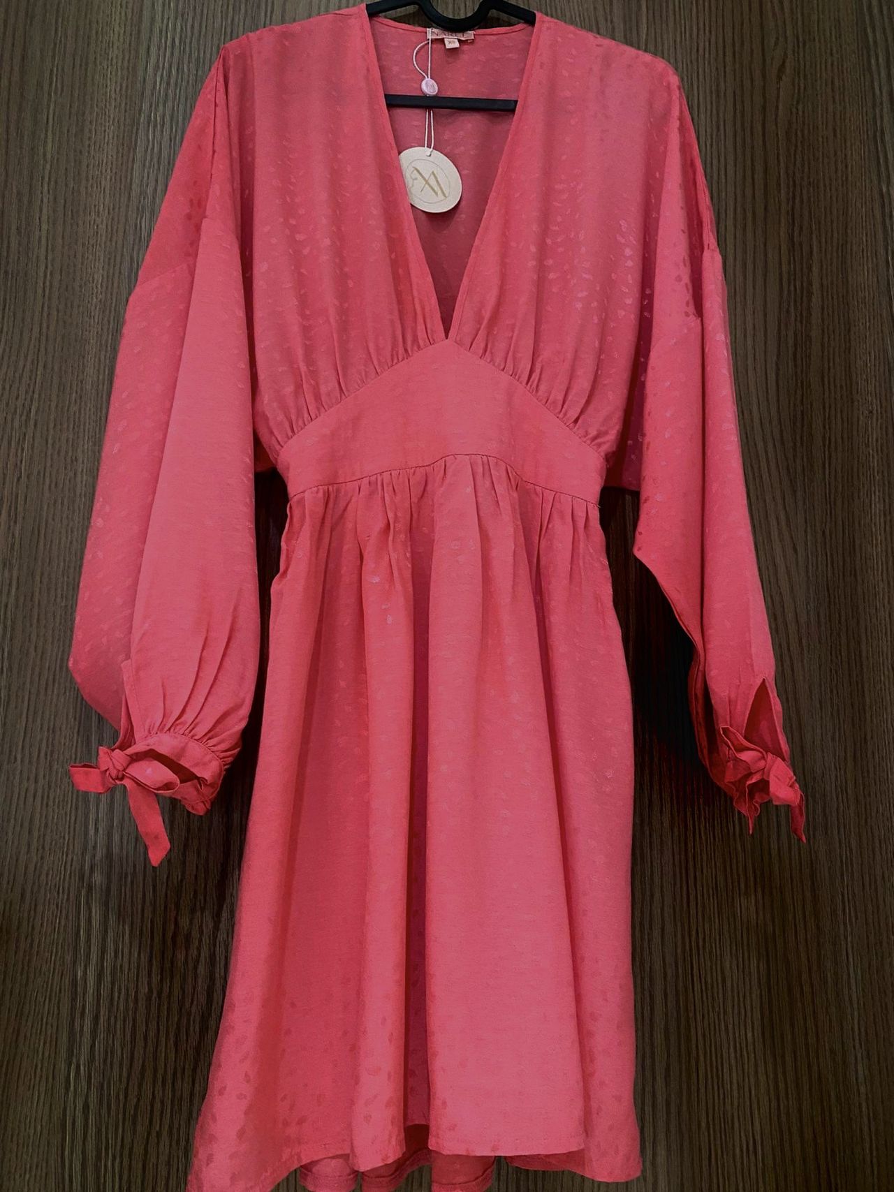 Różowa sukienka polskiej marki Naree 
