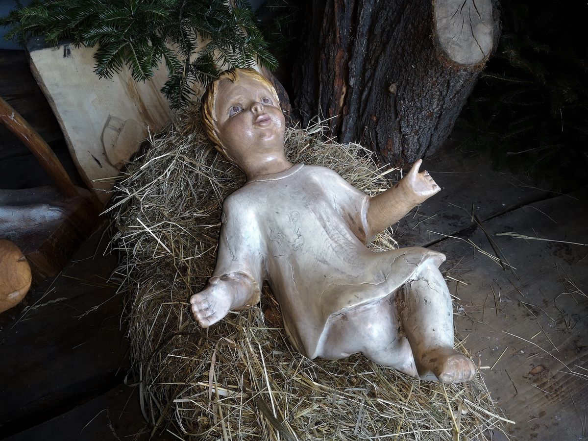 Skradziona figurka Jezusa wróciła w piątek do miejskiej instalacji świątecznej. W czwartek ktoś podrzucił ją do okna życia diecezjalnego Domu Opieki nad Matką i Dzieckiem (Urząd Miasta Bielsko-Biała) 