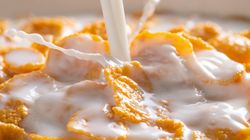 Lepiej nie pić takiego mleka. Wiele państw zakazuje jego sprzedaży