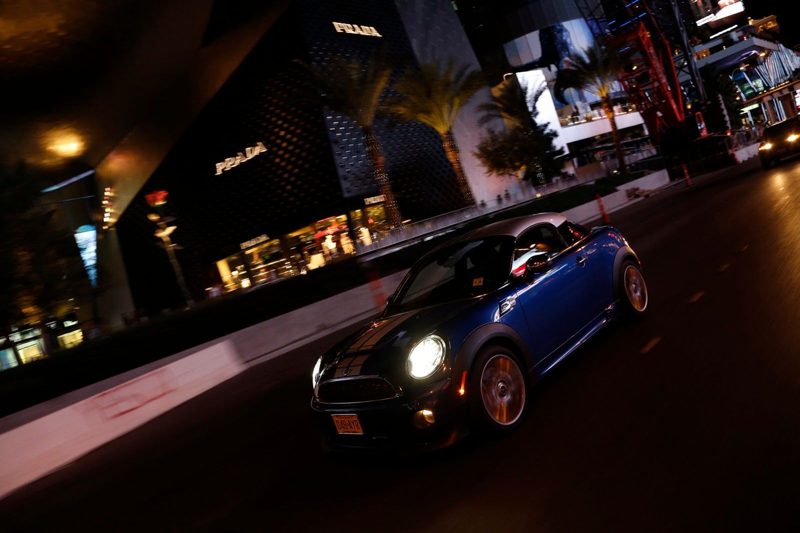 Galeria Mini jako celebracja sprzedaży półmilionowego egzemplarza w USA 232