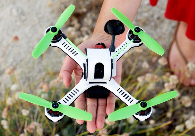 Tanky: niewielki dron FPV rozwijający prędkość 160 km/h 9