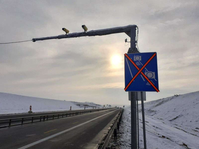 Zwolnienie przed początkiem i końcem odcinka pomiaru nic nie da. Liczy się średnia prędkość