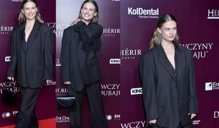 Anna Karczmarczyk na premierze w marynarce za dużej o... kilka rozmiarów! Korzystnie?