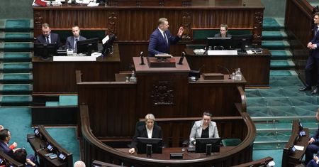 "Kultura ustawki" w Sejmie. "Zamiast merytoryki mamy bon moty"