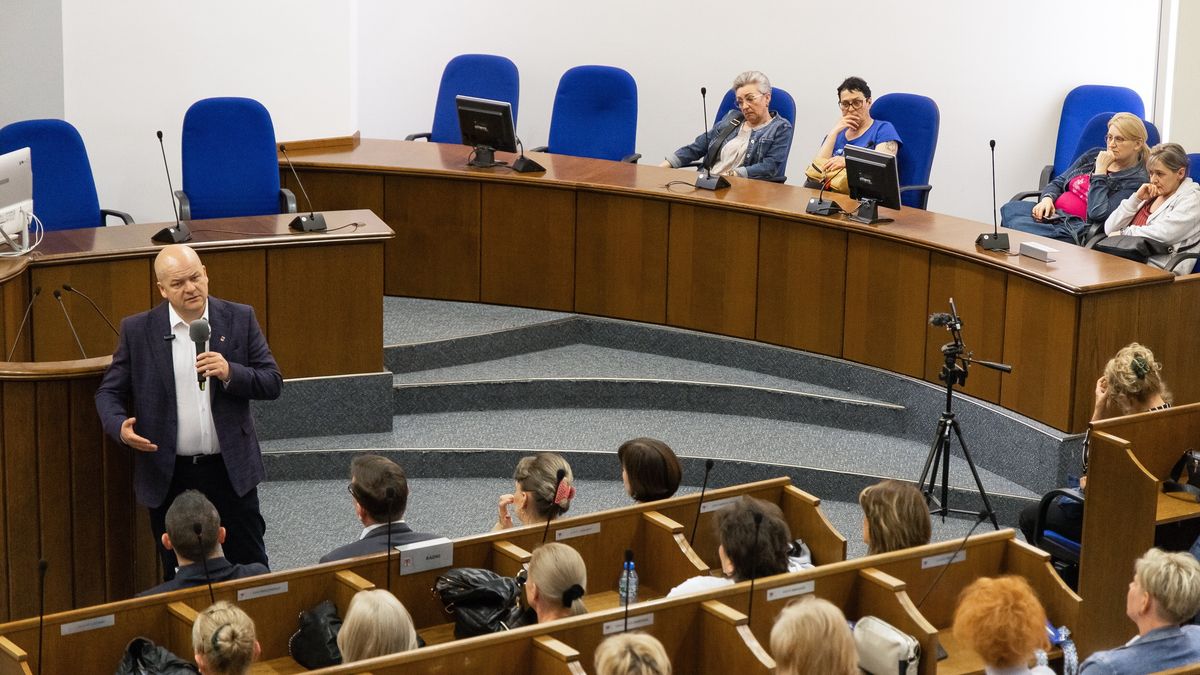  Prezydent Płocka Andrzej Nowakowski na spotkaniu z pracownikami firmy Levi Strauss w Płocku