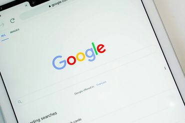 Wyszukiwarka Google na tablecie, fot. unsplash