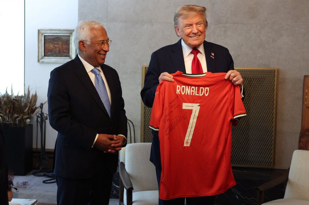 Cristiano Ronaldo podarował koszulkę Trumpowi. Na niej szczególne przesłanie