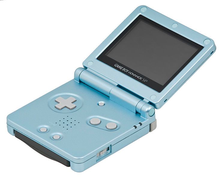 Gameboy Advance SP nie miał funkcji telefonicznych, a okazał się lepszy od N-Gage (fot. wikipedia)