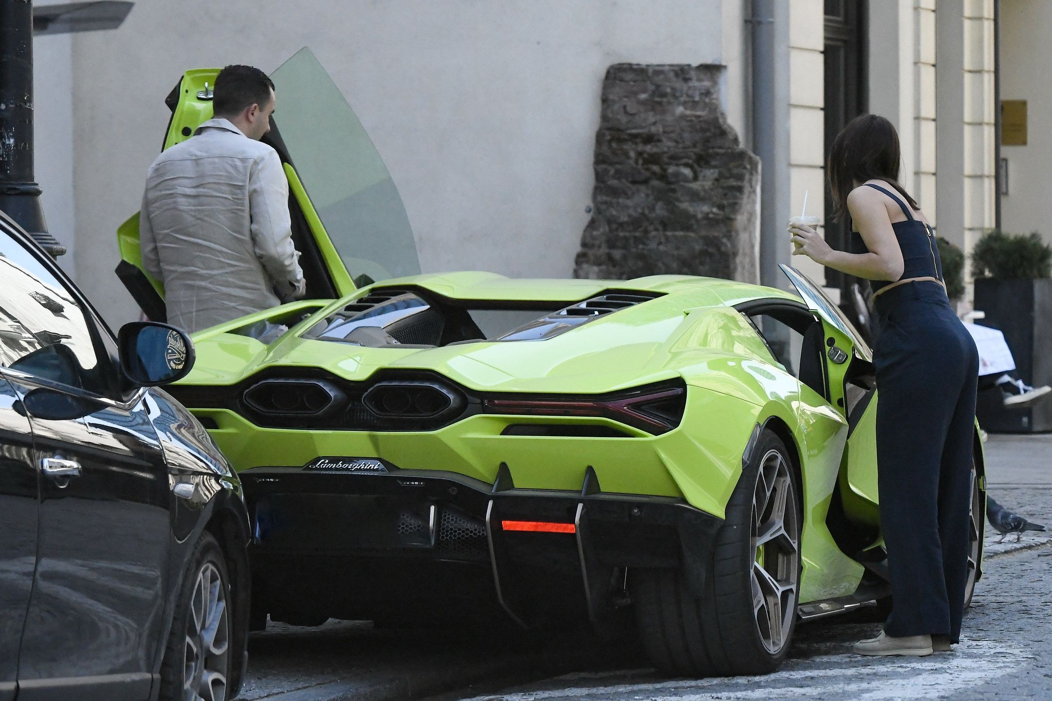 Klaudia Halejcio z partnerem
