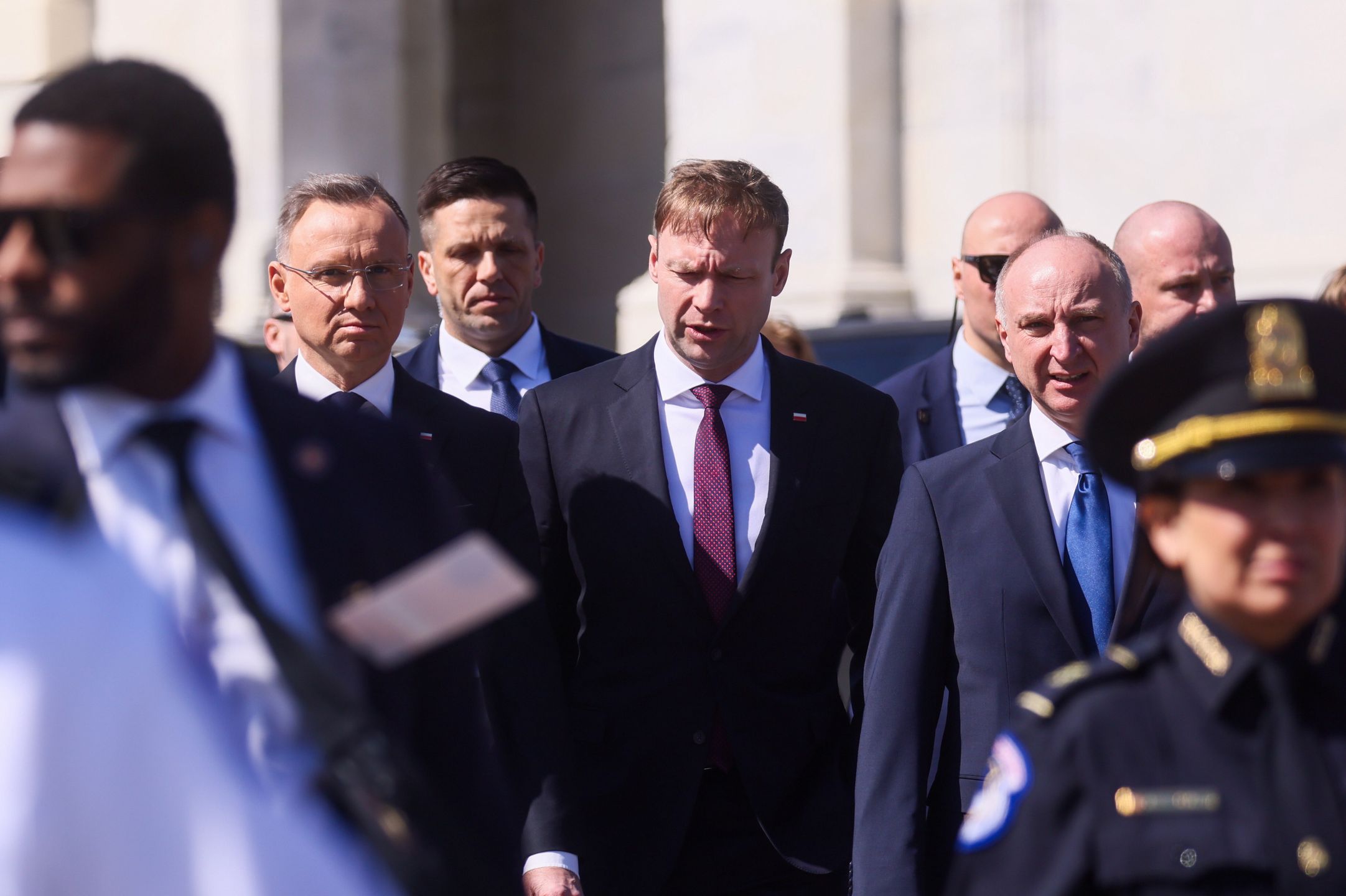 Waszyngton, USA, 12.03.2024. Prezydent RP Andrzej Duda (2L), szef Gabinetu Prezydenta Marcin Mastalerek (C) i sekretarz Stanu w KPRP Wojciech Kolarski po spotkaniu z liderami Republikanów i Demokratów w Kongresie w Waszyngtonie, 12 bm. (ad) PAP/Leszek Szymański