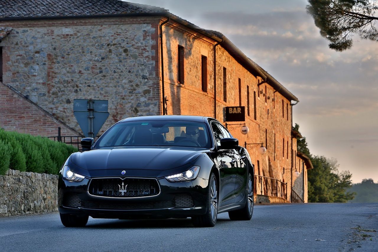 2014-Maserati-Ghibli-128[4]