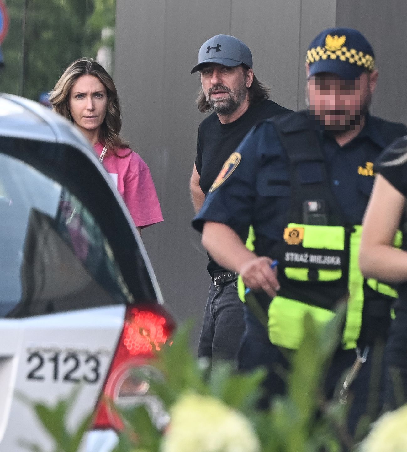 Tomasz Iwan sfotografowany z ukochaną. Dostał mandat