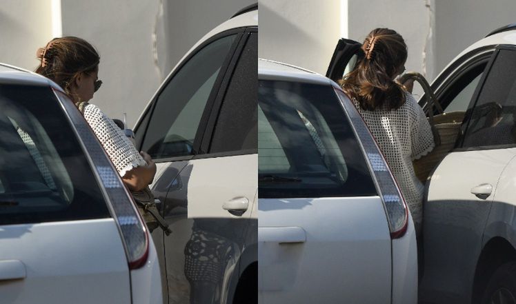 Julia Wieniawa relaksuje się w parku