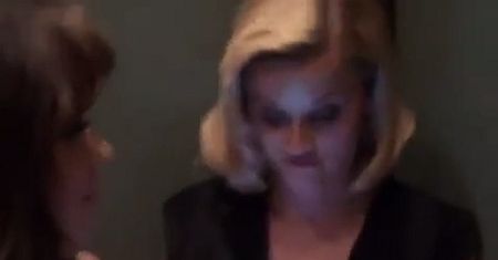PIJANA Reese Witherspoon próbuje powiedzieć "Delevingne"...