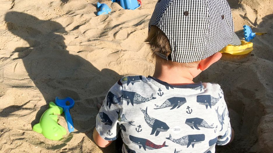 O bicie chłopca oskarżeni są matka i ojczym. Zdjęcie ilustracyjne