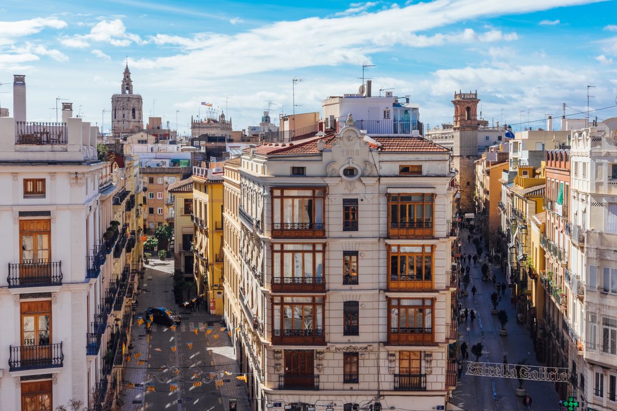 Los polacos compran apartamentos en España.  Estamos entre los diez primeros.