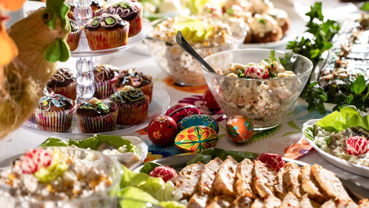 Stół udekorowany na Wielkanoc