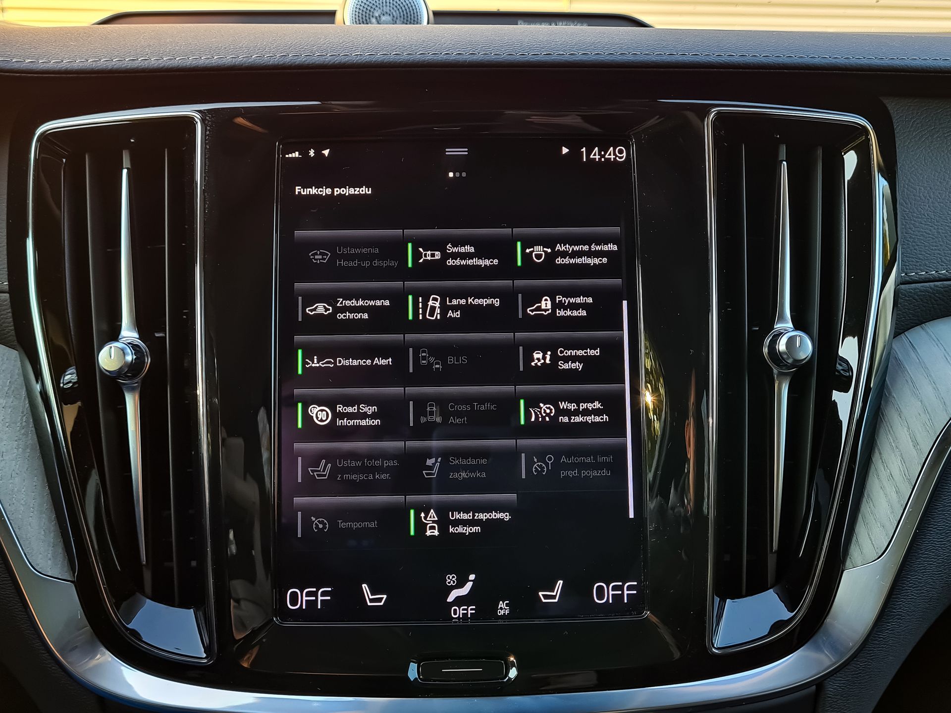 Volvo V60 Cross Country: System info-rozrywki, audio Bowers & Wilkins i systemy bezpieczeństwa 16