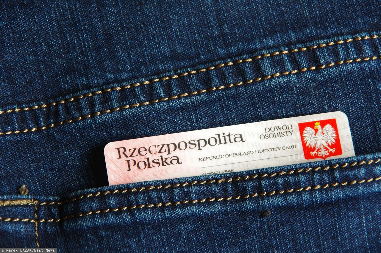 Dowód osobisty w aplikacji. Minister podał, ile osób skorzystało z nowej usługi