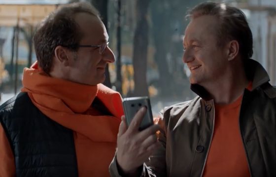Robert Górski i Mikołaj Cieślak w jesiennym spocie reklamują 100 zł na start w Orange na Kartę (wideo)