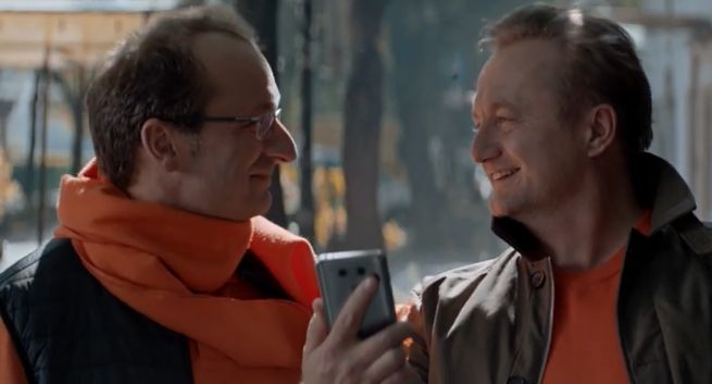 Robert Górski i Mikołaj Cieślak w jesiennym spocie reklamują 100 zł na start w Orange na Kartę (wideo)
