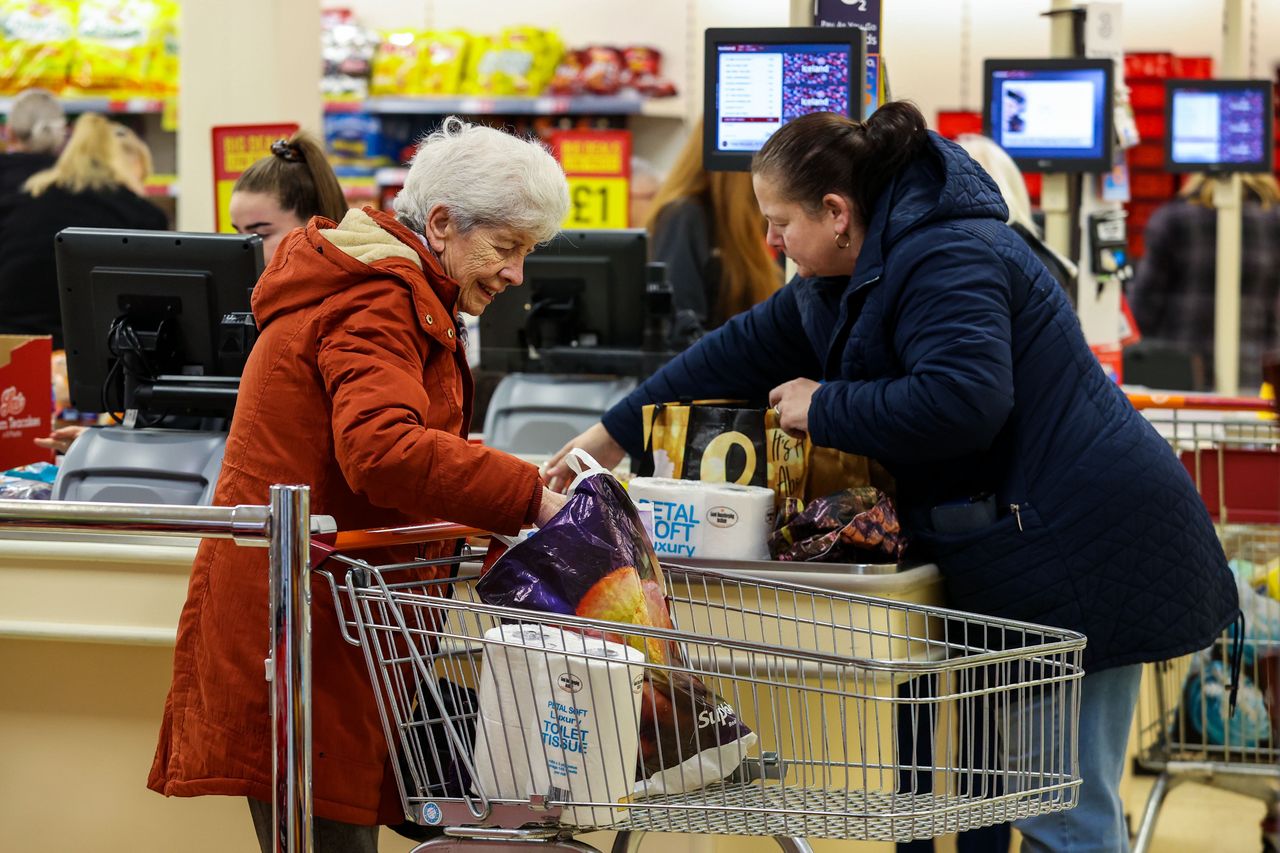 Polacy chcą oszczędzać. Prawie co drugi ograniczy wydatki