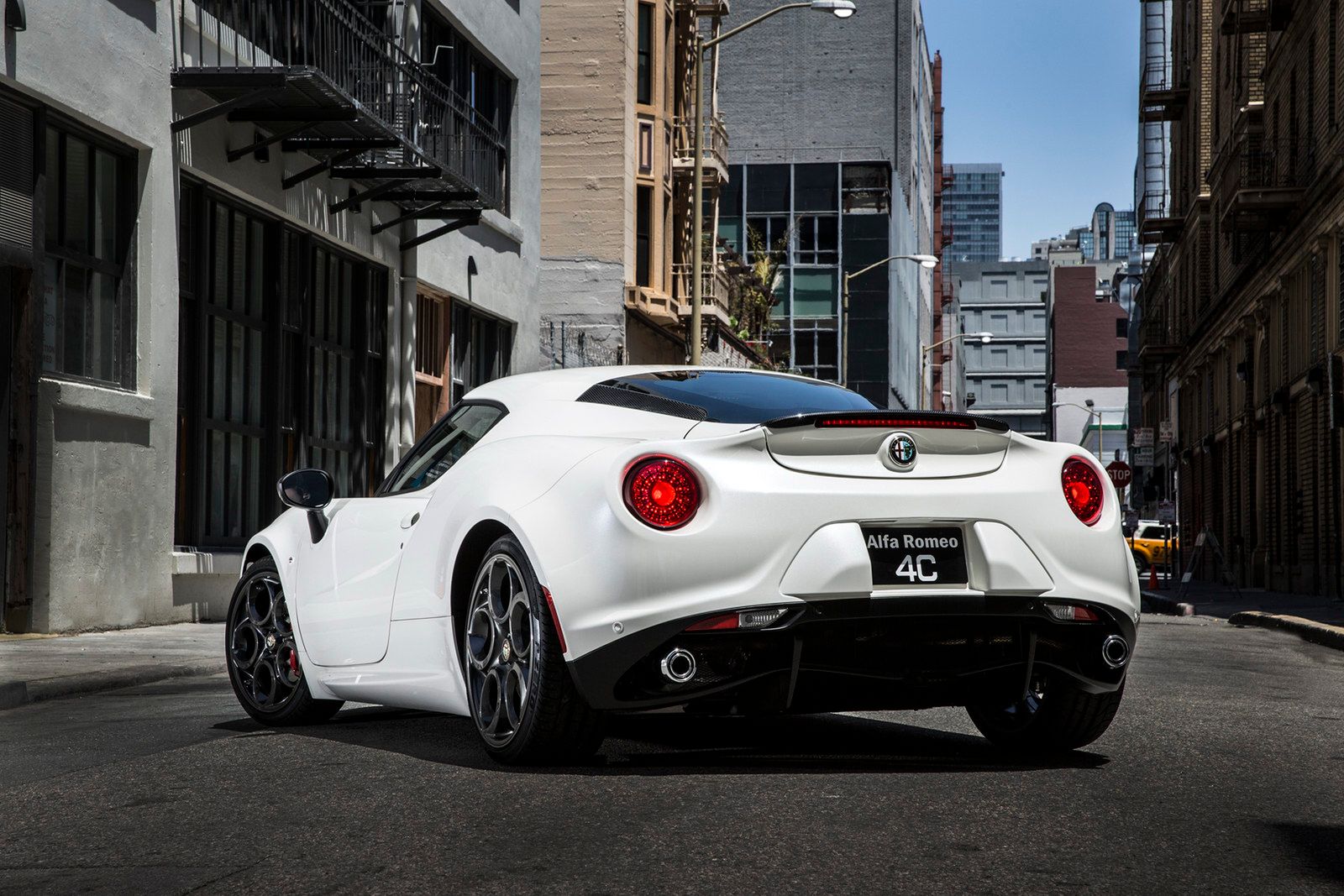 Alfa Romeo 4C w wersji na rynek amerykański w obszernej galerii zdjęć 123