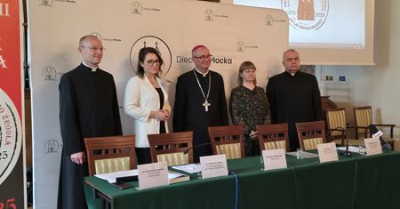 Program uroczystości jubileuszu 950-lecia diecezji płockiej "Pielgrzymi nadziei – w drodze do Źródła"Płock