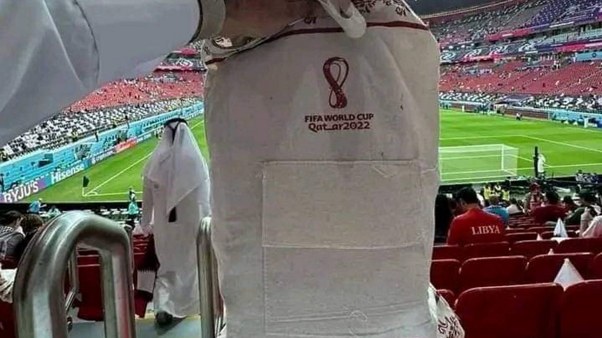 Każdy z kibiców otrzymał prezent