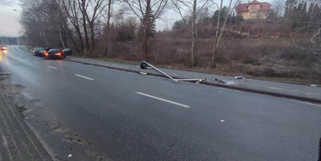 Pędził, spowodował wypadek i zwiał