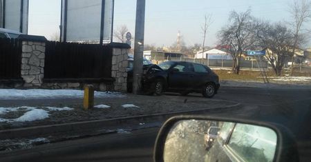 Ul. Pawia: Wymuszenie pierwszeństwa przyczyną groźnej kolizji