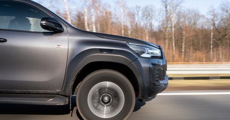 Prawie 0,5 l/100 km mniej. Prosty sposób na zmniejszenie spalania