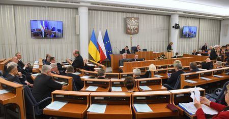 Senat proponuje zmiany w budżecie na 2023 r. Wśród nich więcej pieniędzy dla NFZ