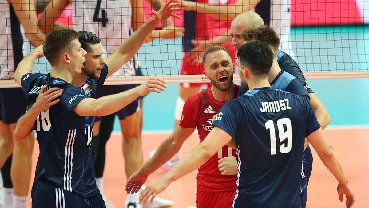Katowice, 30.08.2022. Radość zawodników Polski podczas meczu grupy C mistrzostw świata siatkarzy z reprezentacją USA w Katowicach, 30 bm. (js) PAP/Łukasz Gągulski