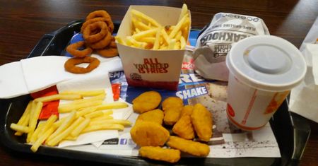 Najpopularniejsze kanapki z oferty Burger Kinga. Co się w nich znajduje?
