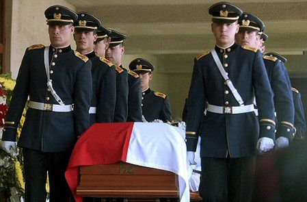 3 tys. osób wzięło udział w pogrzebie Pinocheta