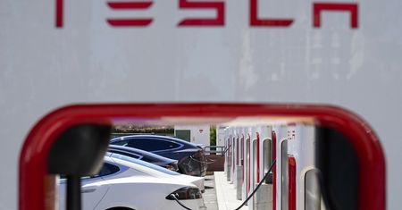 Tesla zablokowana z powodu usterki baterii. Naprawa kosztuje fortunę