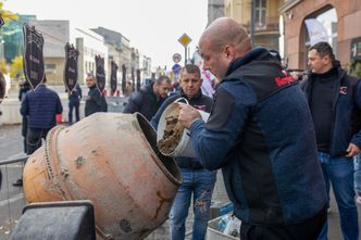 Awantura pod biurem Morawieckiego. Związkowcy grożą, że zamurują wejście