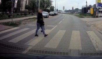 Kobieta szła z dzieckiem. Nagle nadjechał. "Wysłałem na policję"