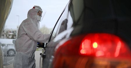 Koronawirus w Polsce. Test dla każdego za 584 złote. "Wykryty przypadek to wartość"