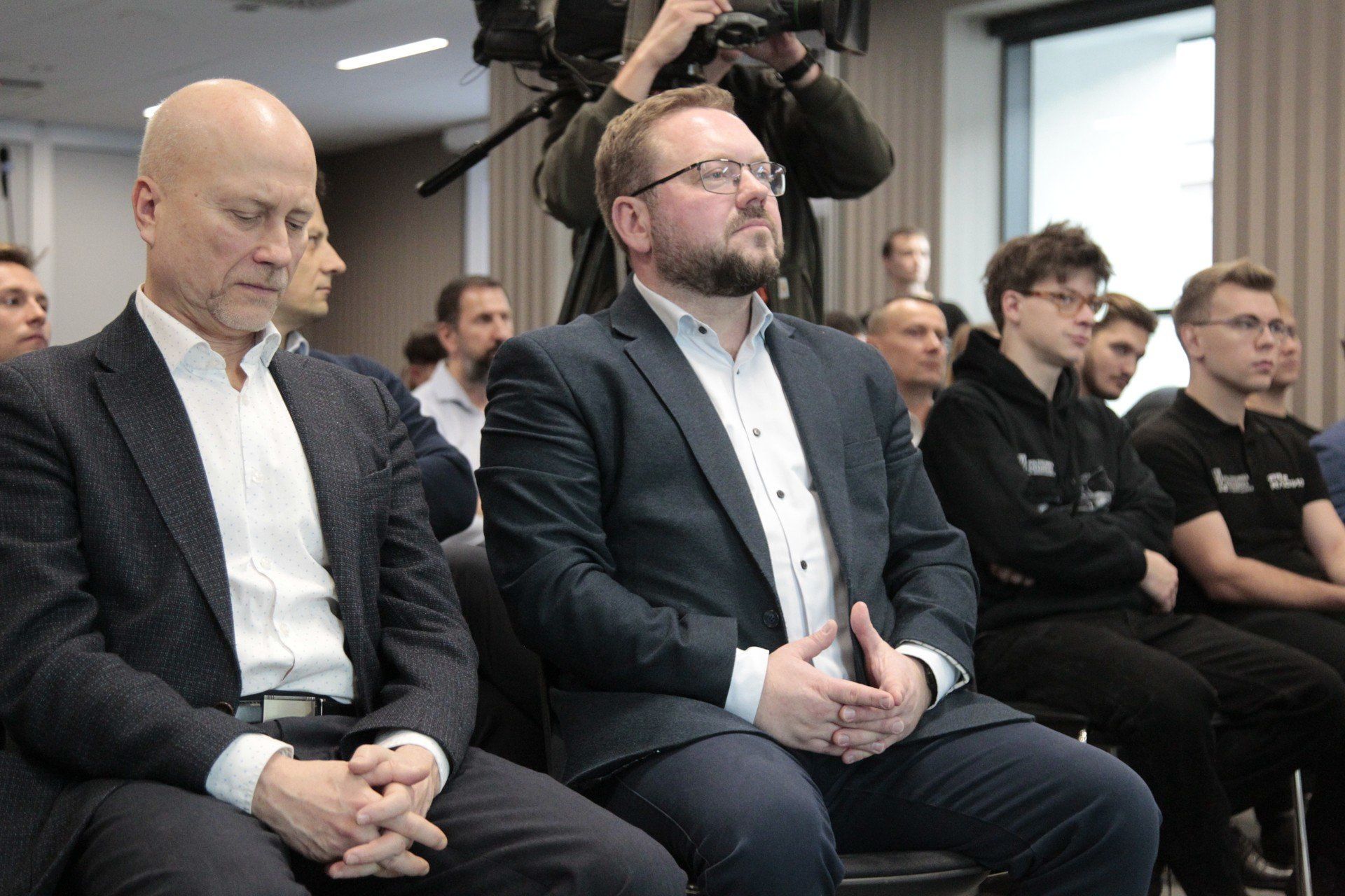 - Najbardziej cenimy sprawdzonych partnerów - takich jak PRz Racing Team - bo oni co roku pokazują, że nasza pomoc ma sens - mówi Michał Tabisz, prezes PCI (pierwszy od prawej)