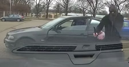 Kierowca bmw wpadł w szał. Szokujące wideo z Krakowa