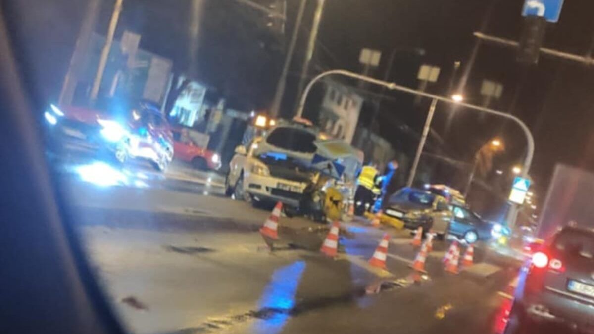 Pijany kierowca wjechał w sygnalizator na ul. Kunickiego