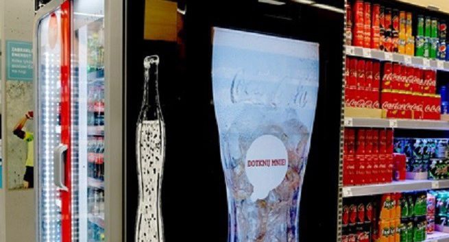 „Napojowskazy” prowadzą w sklepach Carrefour do stoisk z Coca-Colą