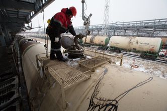 Pułapy cenowe na rosyjskie paliwa przyjęte. Kolejny cios w dochody Kremla