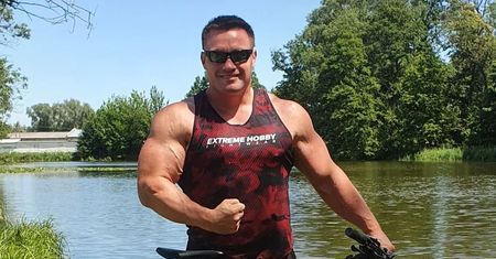 Gwiazdor Gogglebox TTV naprężył bicepsy, ale to nie one przykuwają największą uwagę