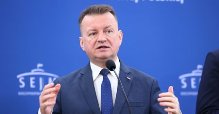 Czarne chmury nad Błaszczakiem. "Przekroczenie uprawnień"