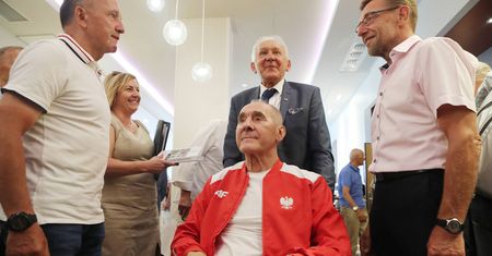 Dramat Ryszarda Szurkowskiego wciąż trwa. Walczy, żeby stanąć na nogi